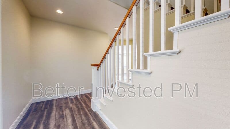 Santa Rosa House: 1363 Gordon Ln