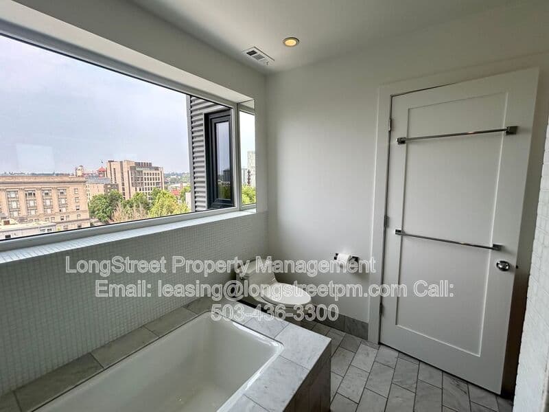 Portland Condo: 300 NW 8th Ave
