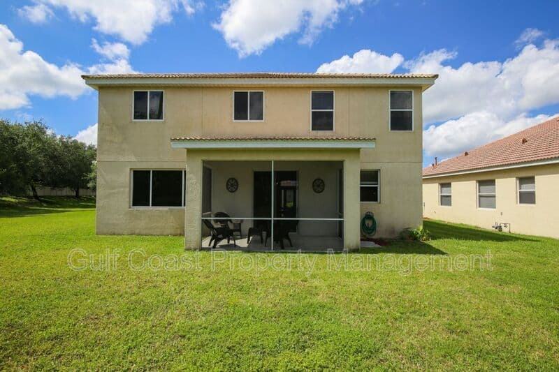 Bradenton House: 6945 74th Street Circle East