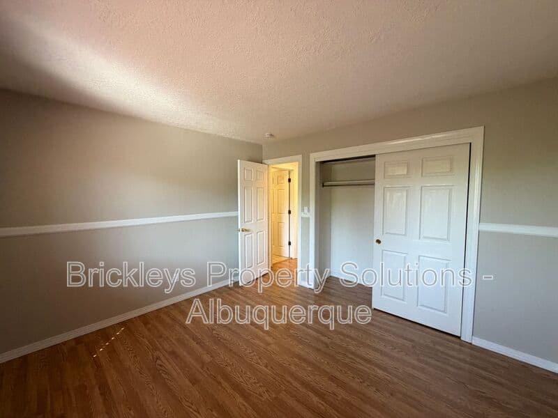 Albuquerque House: 6517 Glen Oak NE