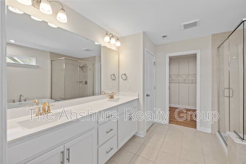 Fuquay-Varina House: 1511 Woodland Knoll Court