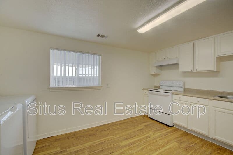 Lakewood House: 8121 W. 9th Ave