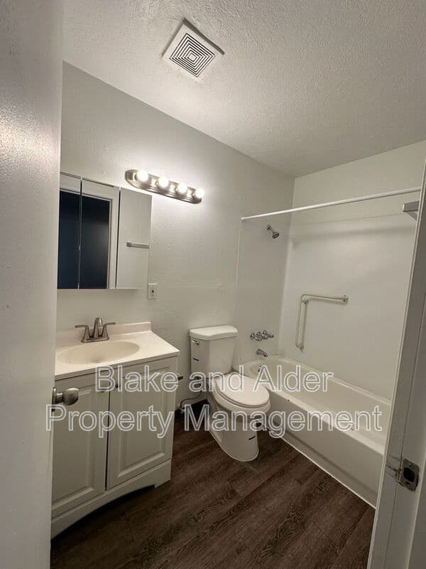 Portland House: 15847 SE Stark Street