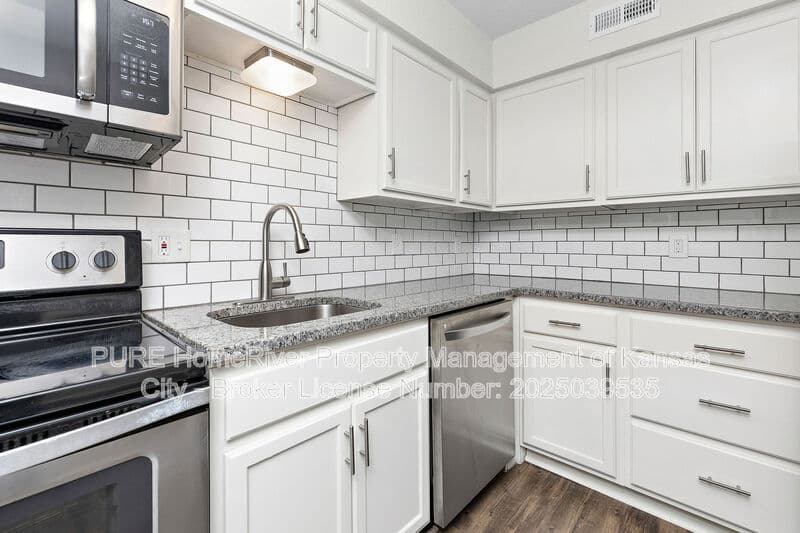 Kansas City Condo: 3710 Warwick Blvd