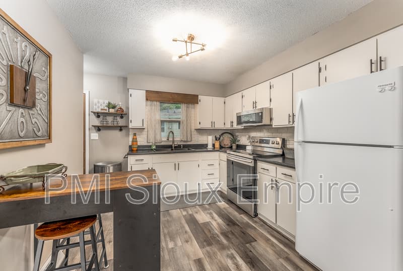 Sioux Falls Townhome: 842 S Southeastern Ave