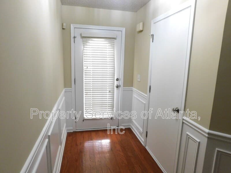 Canton House: 102 Hidden Creek Dr