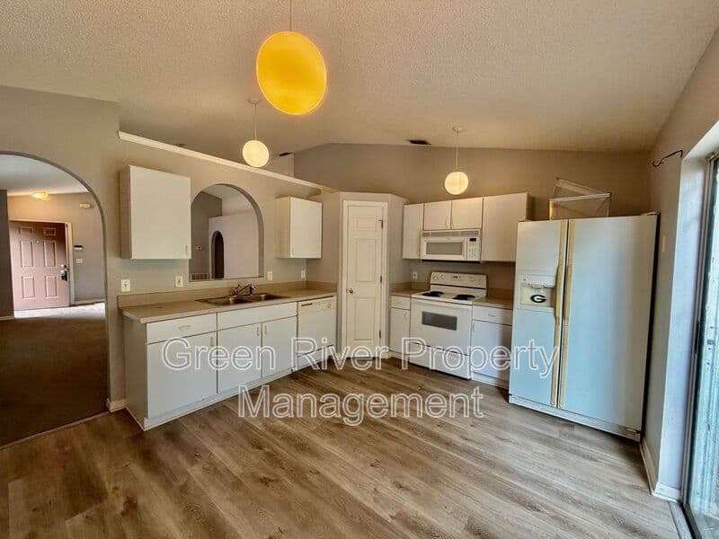 Jacksonville House: 8311 Oak Crossing Drive West