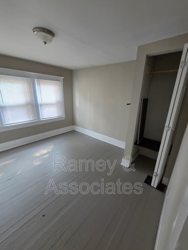 Louisville House: 4106 S 2nd Street