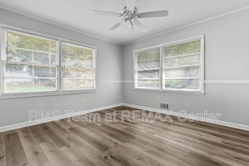 Snellville House: 1834 Dogwood Ct