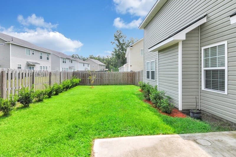 Savannah House: 126 Endicott Dr