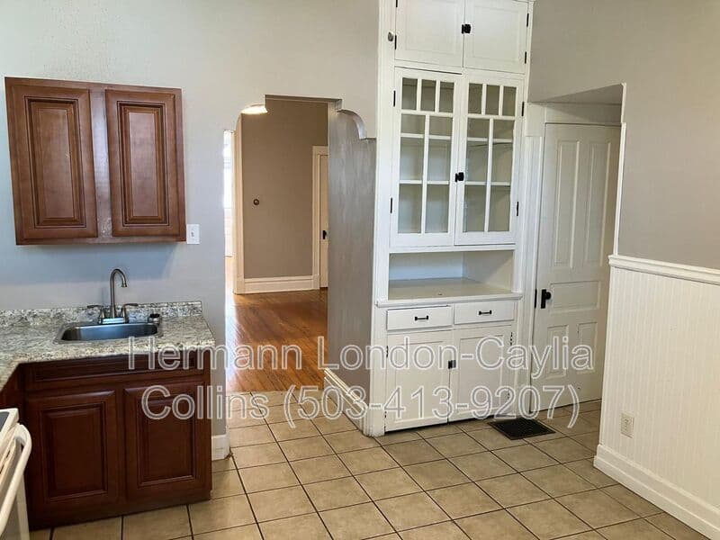 Saint Louis House: 4657-4659 Idaho Ave