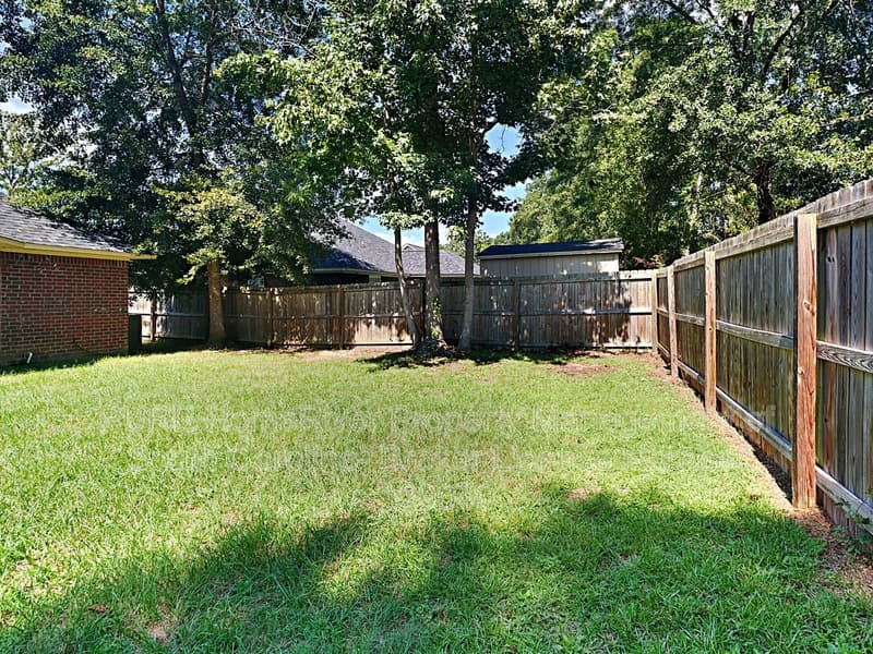 Sumter House: 1815 Duke Dr