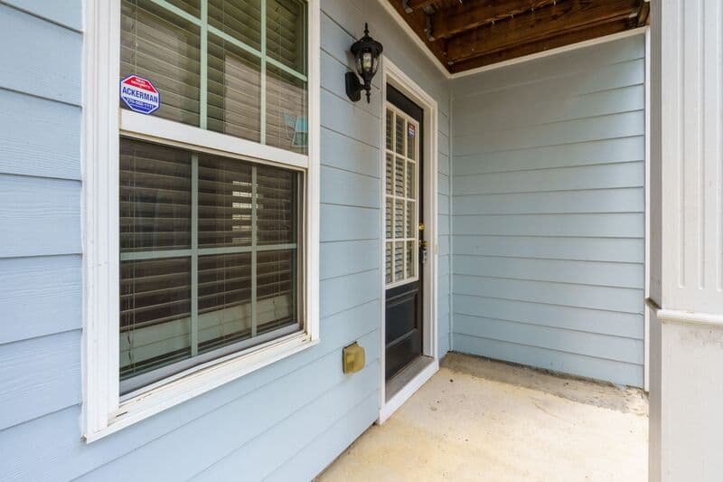 Athens House: 321 Samuel Clemens Way