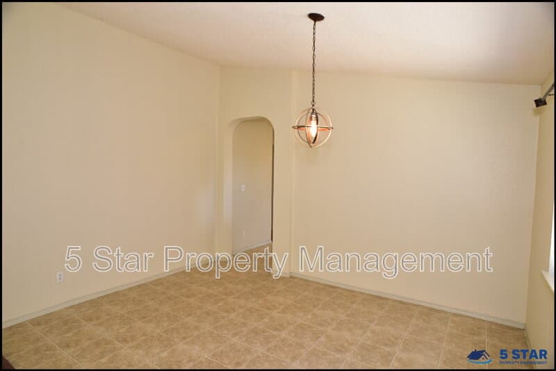 El Paso House: 14325 Island Point Drive
