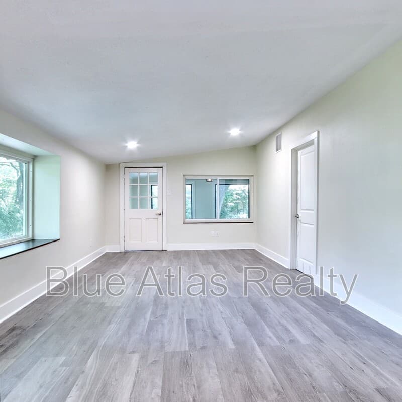 Rowlett House: 5708 Flamingo Court