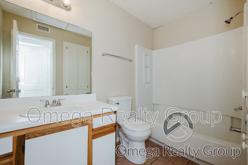 Jemison Condo: 156 Patton St W