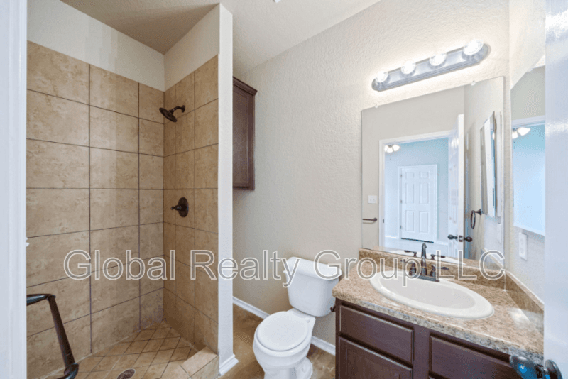 New Braunfels House: 161 S Krueger Ave