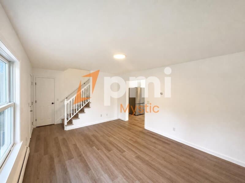 Mystic House: 106 Deerfield Ridge Dr