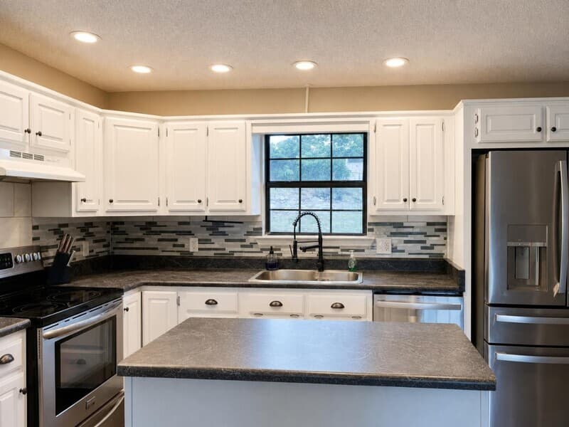 Hixson House: 1606 Lisa Lynn Dr