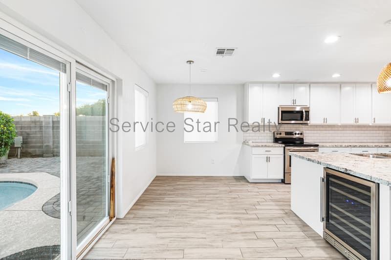 Chandler House: 1113 W Oakland St