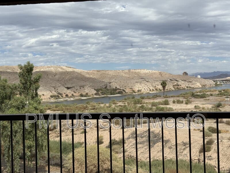 Bullhead City Condo: 1611 Highway 95