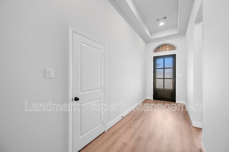 Mansfield House: 1822 Buckeye Lane