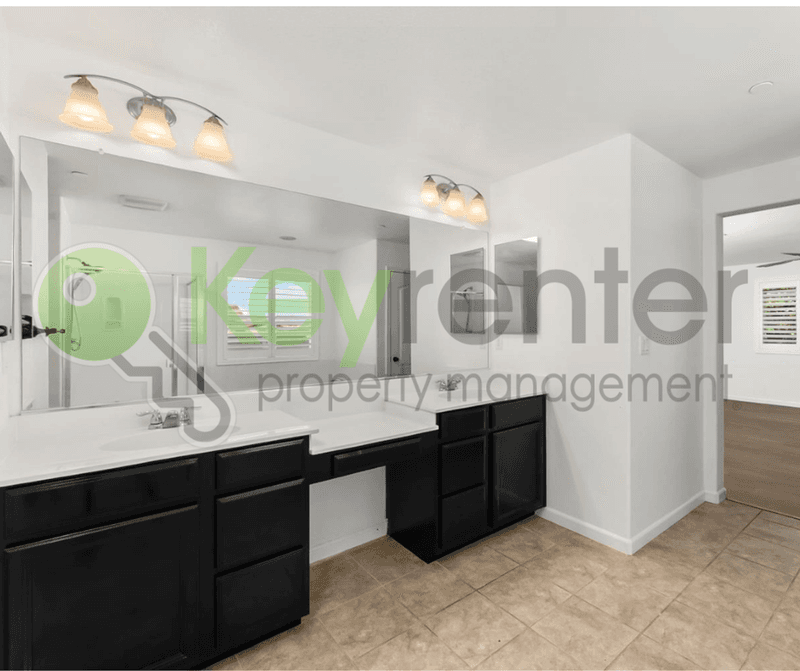 Lincoln House: 1552 Flora Way