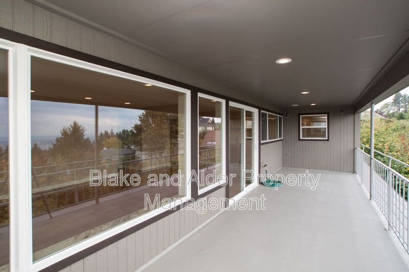 Portland House: 4330 SW Council Crest Dr