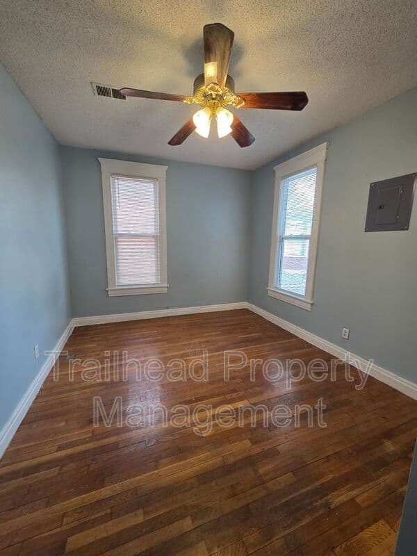Kansas City House: 219 N Monroe