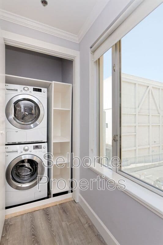 Oakland House: 1401 Jackson Street