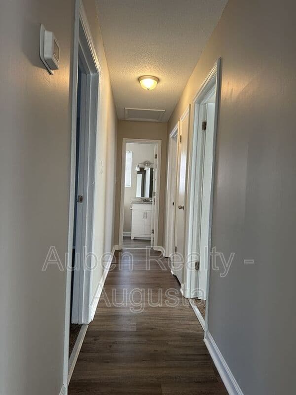 Augusta House: 3202 Gerald Dr E