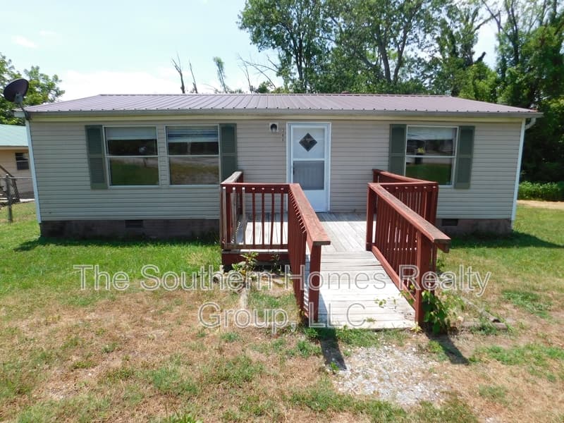 Etowah House: 308 Athens Pike