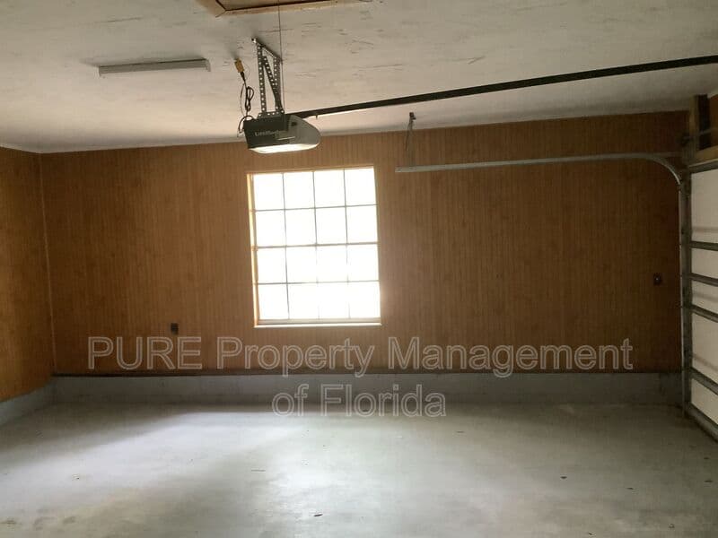 Ocala House: 711 NE 41st Avenue