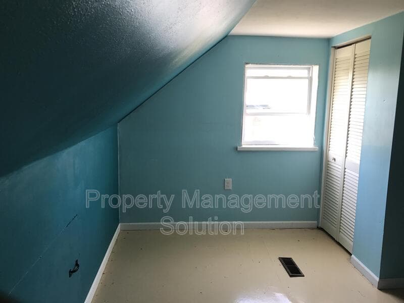 Saint Louis House: 4737 Plover