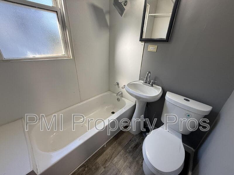 Milwaukee Condo: 3127 West Garfield Avenue