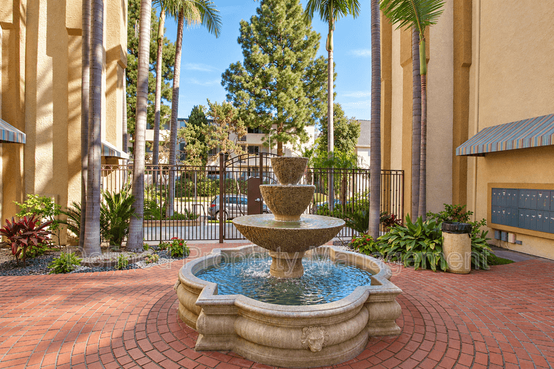 Sherman Oaks Condo: 4701 NATICK AVE