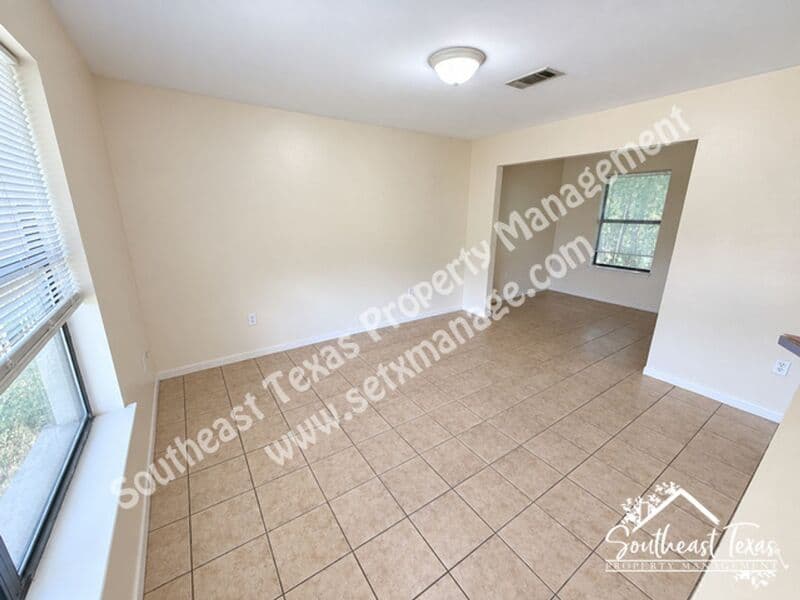 Kirbyville House: 1410 South Elizabeth Ave