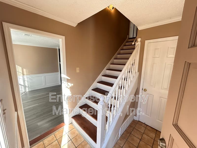 Cordova House: 7828 Bland Lane