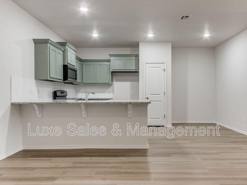 El Reno House: 1515 Pavy Parkway