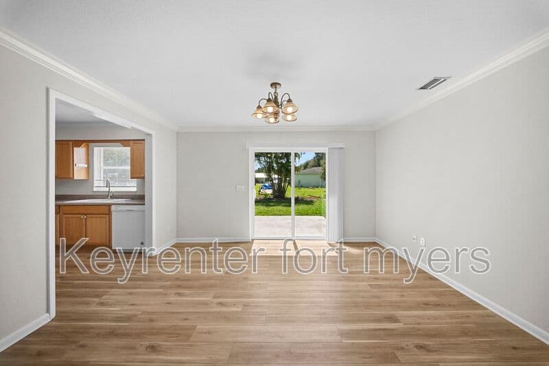 FORT MYERS House: 13049 FOURTH ST