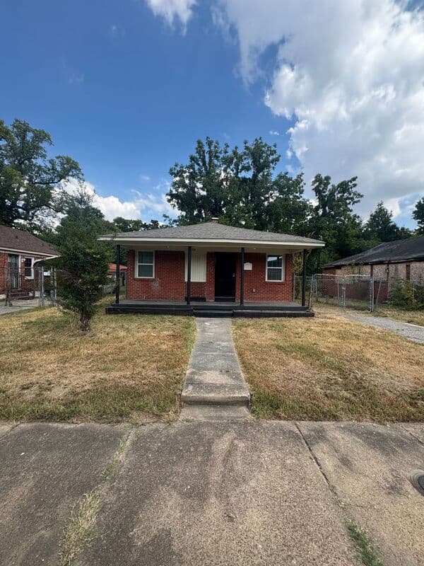 Memphis House: 1304 Oak St