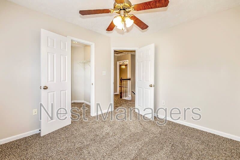 Fayetteville House: 519 Abbottswood Dr