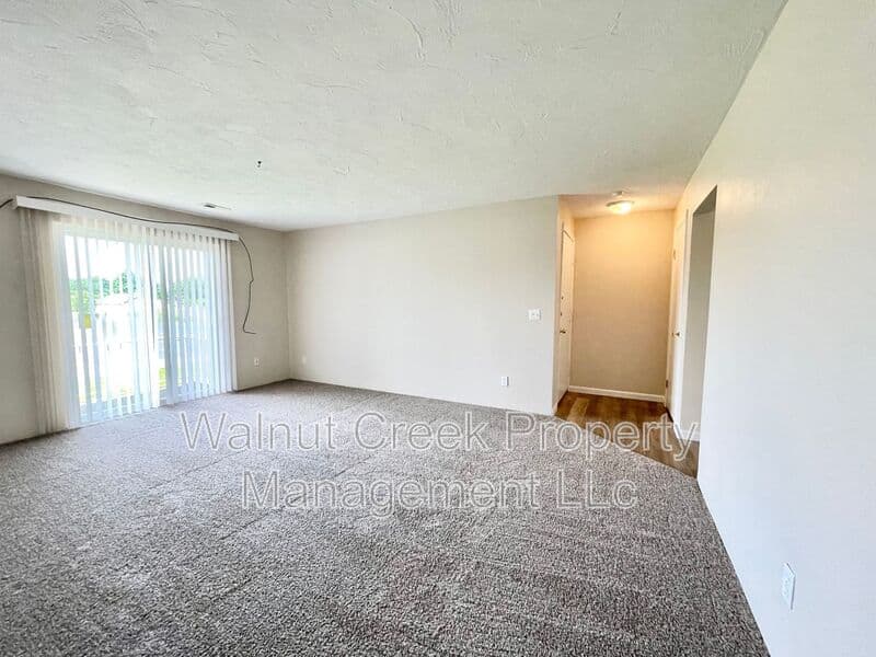 Lorain Condo: 2104 Tower Blvd