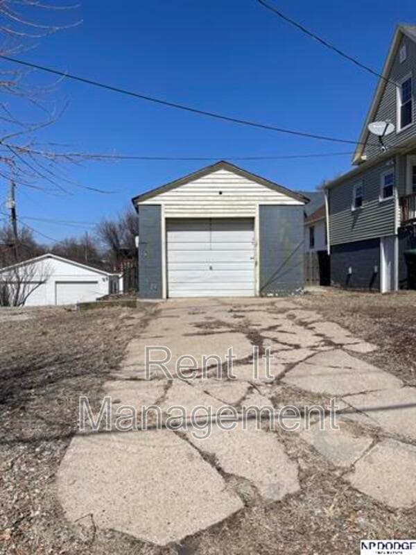 Omaha House: 2154 S 35 Street