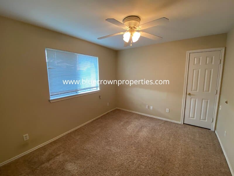 Carrollton House: 1829 Carver Dr