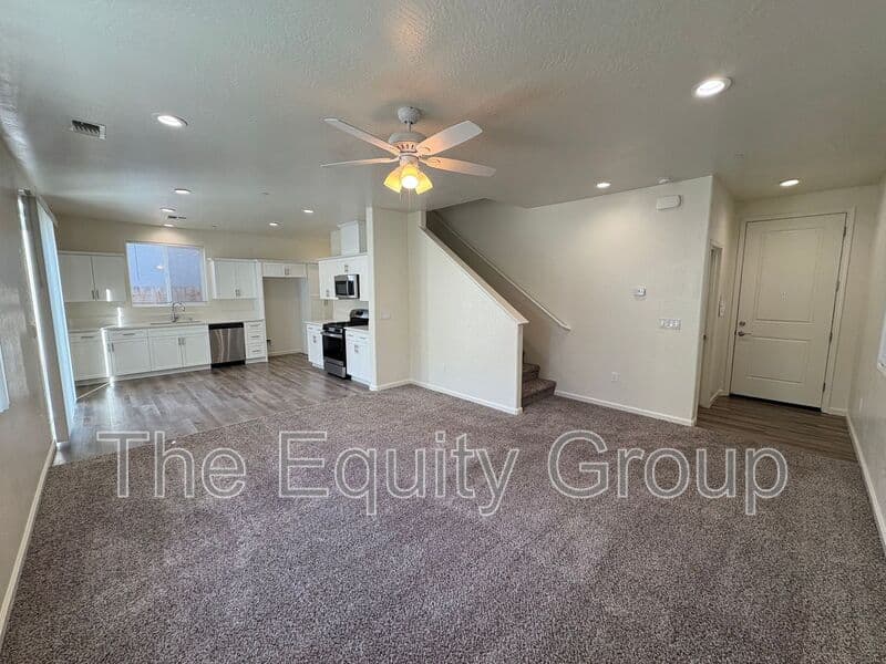 Visalia House: 1005 West Sedona Ave