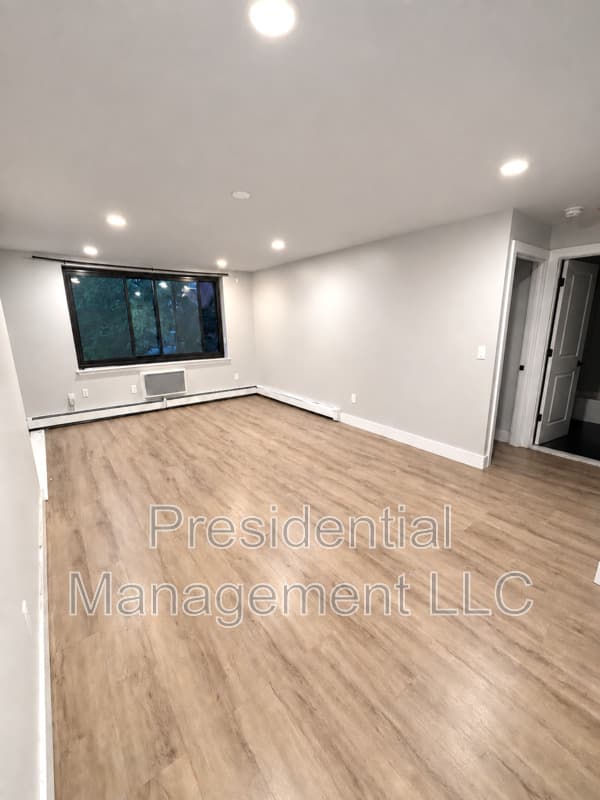 Hartford Condo: 280 Collins St