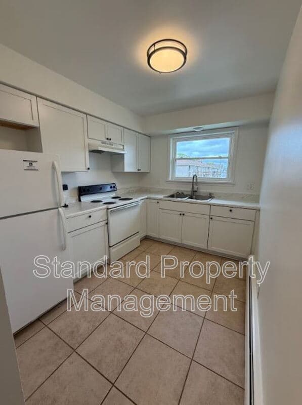 Rochester Condo: 2600 Dewey Ave (Apt 6)