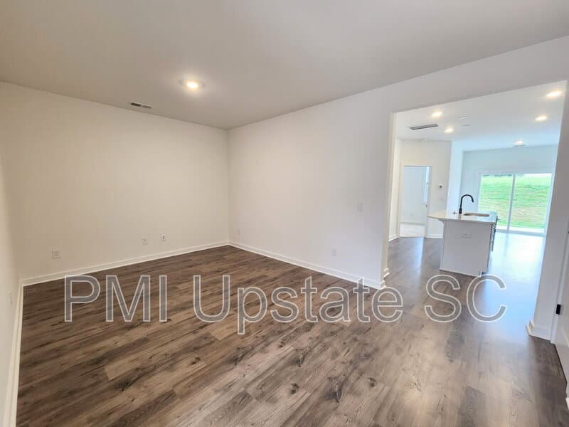 Spartanburg Townhome: 1283 Westgate Vlg Dr