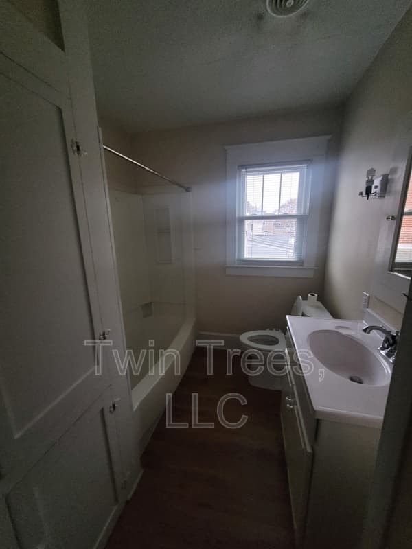 Mount Jackson House: 5747 Main St